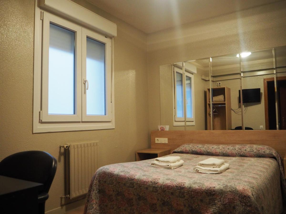 Hostal Acella Pamplona Kültér fotó